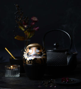 DARUMA, japanischer Glücksbringer, gold, 9 cm, Mood 1