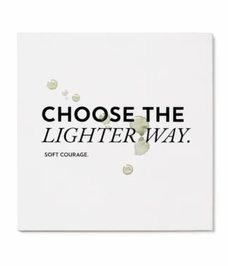 Freigestellte Neuanfangskarte „CHOOSE THE LIGHTER WAY“ auf cremefarbenem Naturpapier mit dezenten Aquarellflecken
