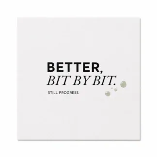 Freigestellte Gute Besserung Karte „BETTER, BIT BY BIT“ auf cremefarbenem Naturpapier mit dezenten Aquarellflecken
