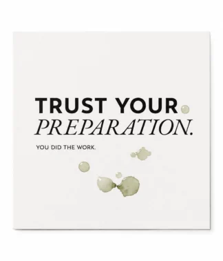 Freigestellte Prüfungskarte „TRUST YOUR PREPARATION“ auf cremefarbenem Naturpapier mit dezenten Aquarellflecken
